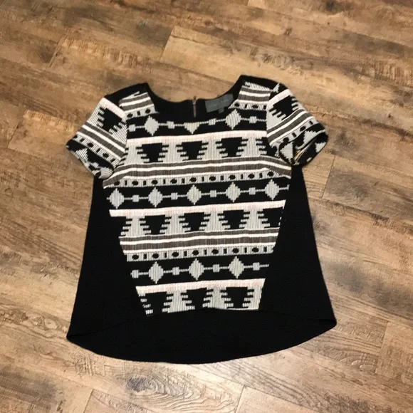 Anthro Sunday in Brooklyn Geo Embroidered Boho Top - Picture 2 of 6